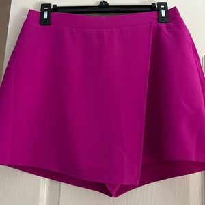 Boutique, women’s skort size medium. Magenta/pink